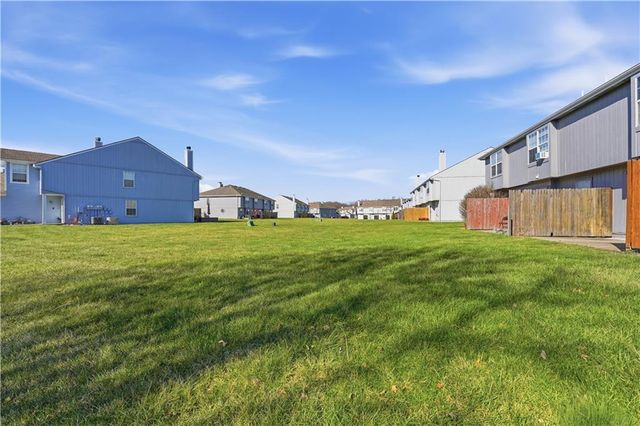 5683 NW Plantation Lane 194-B, Lee's Summit, MO 64064