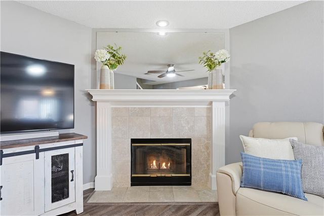 5683 NW Plantation Lane 194-B, Lee's Summit, MO 64064