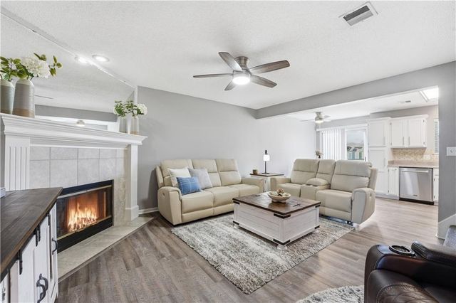 5683 NW Plantation Lane 194-B, Lee's Summit, MO 64064