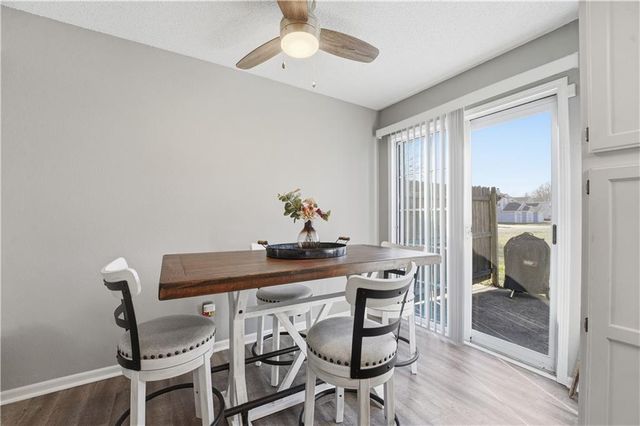 5683 NW Plantation Lane 194-B, Lee's Summit, MO 64064