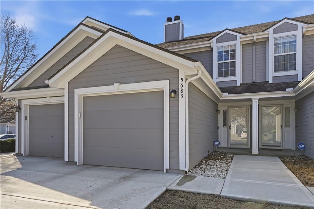 5683 NW Plantation Lane 194-B, Lee's Summit, MO 64064