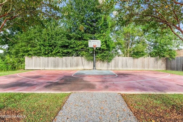 401 Grand Oak Drive, Broussard, LA 70518