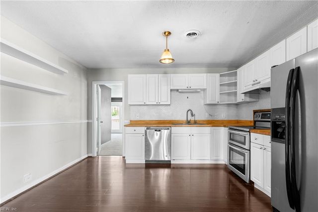 41 Messick RD, Poquoson, VA 23662