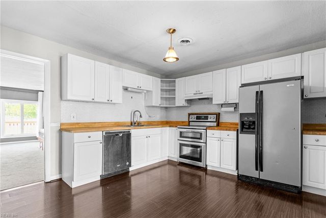 41 Messick RD, Poquoson, VA 23662