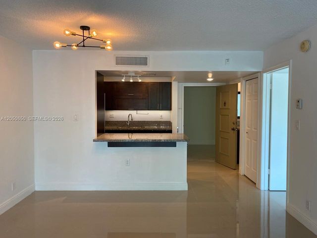 100 Lakeview Drive 316, Weston, FL 33326