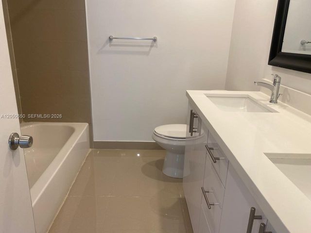 100 Lakeview Drive 316, Weston, FL 33326