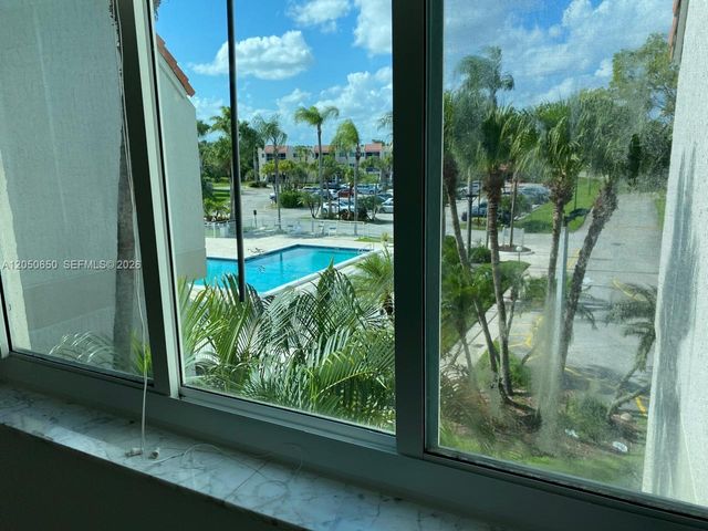 100 Lakeview Drive 316, Weston, FL 33326
