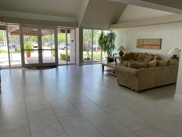 100 Lakeview Drive 316, Weston, FL 33326