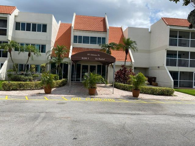 100 Lakeview Drive 316, Weston, FL 33326