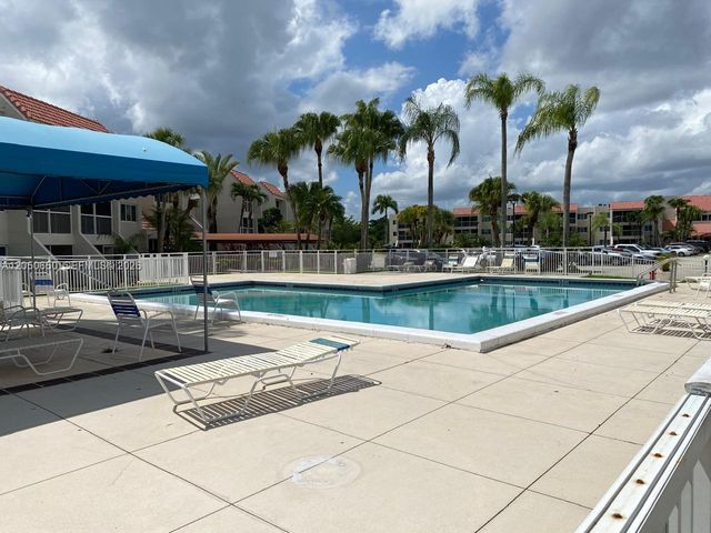 100 Lakeview Drive 316, Weston, FL 33326