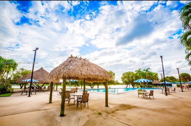 100 Lakeview Drive 316, Weston, FL 33326