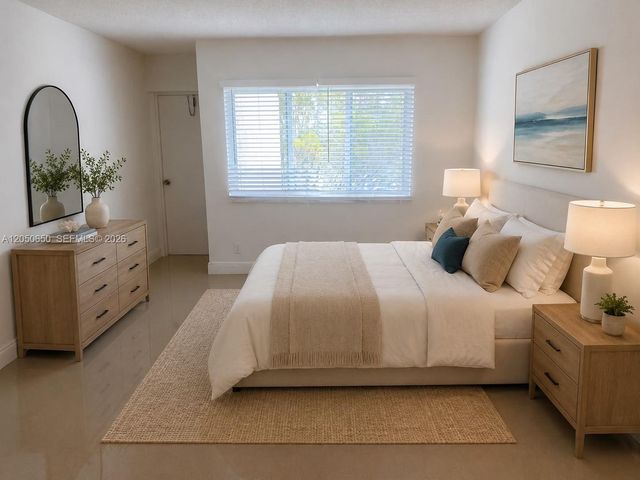 100 Lakeview Drive 316, Weston, FL 33326