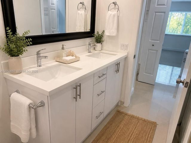 100 Lakeview Drive 316, Weston, FL 33326