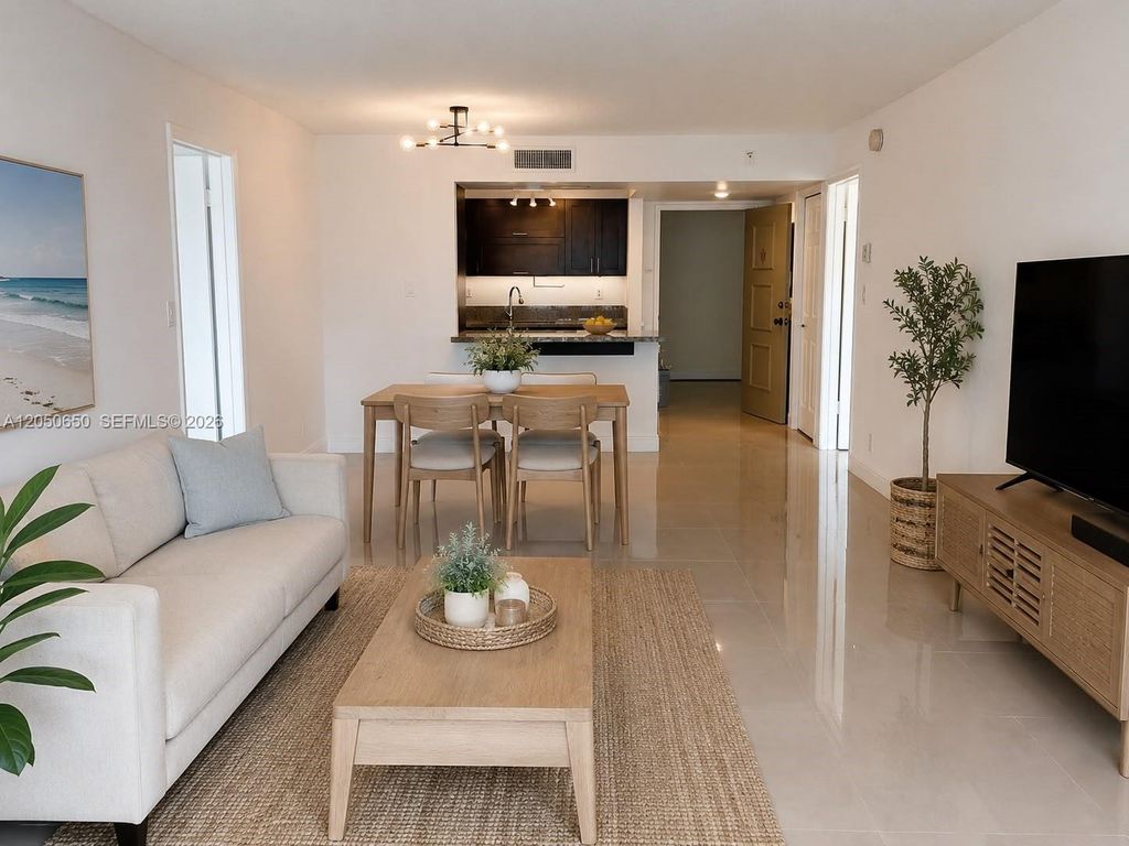 100 Lakeview Drive 316, Weston, FL 33326
