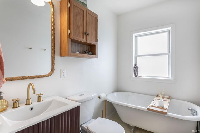 1749 Linden Avenue, Mishawaka, IN 46544