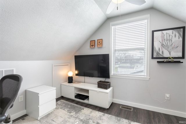 1749 Linden Avenue, Mishawaka, IN 46544