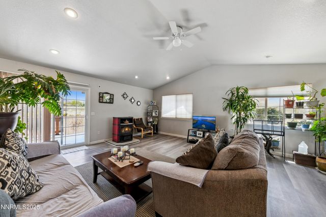 21 Fox Lane, Yerington, NV 89447