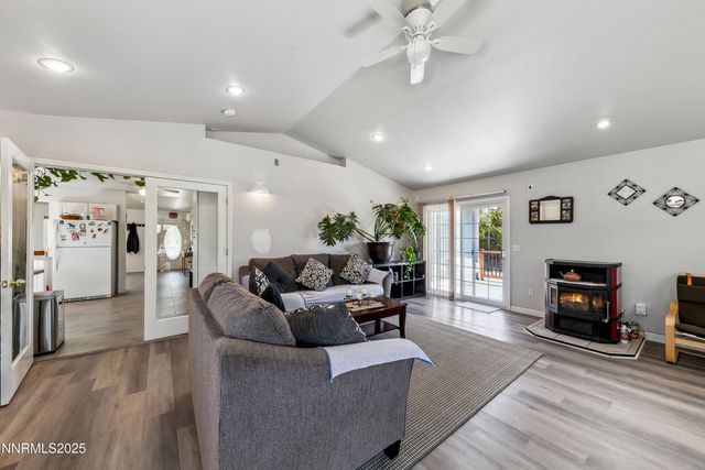 21 Fox Lane, Yerington, NV 89447