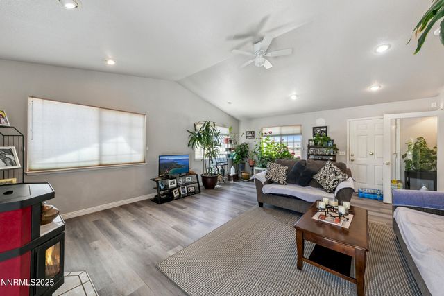 21 Fox Lane, Yerington, NV 89447