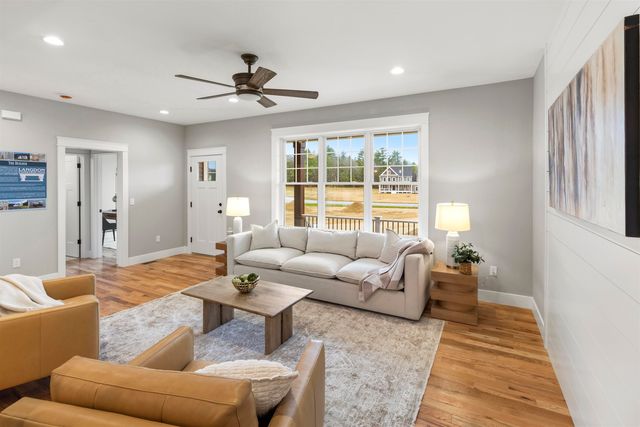 8 Stone Creek Drive, Brentwood, NH 03833