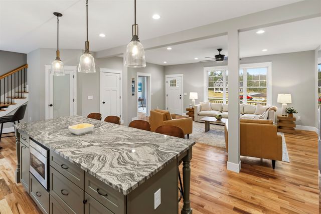 8 Stone Creek Drive, Brentwood, NH 03833