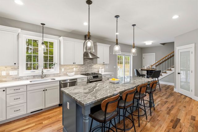 8 Stone Creek Drive, Brentwood, NH 03833