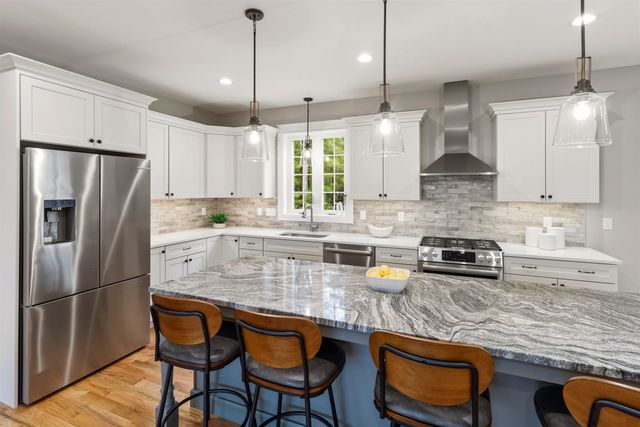 8 Stone Creek Drive, Brentwood, NH 03833