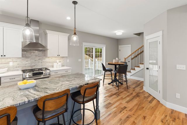 8 Stone Creek Drive, Brentwood, NH 03833
