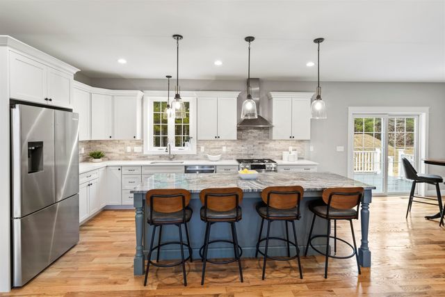 8 Stone Creek Drive, Brentwood, NH 03833