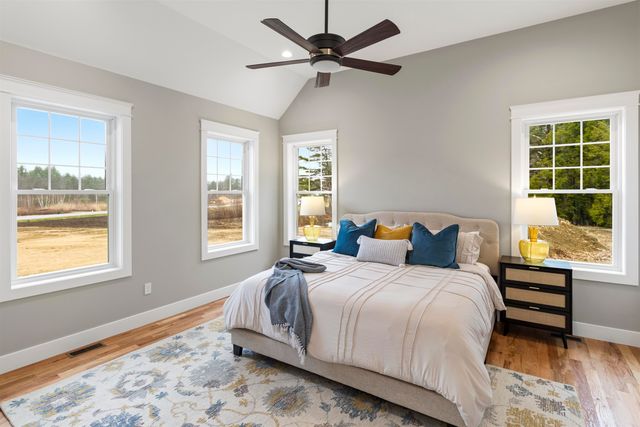 8 Stone Creek Drive, Brentwood, NH 03833