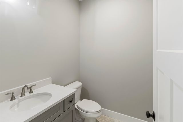 8 Stone Creek Drive, Brentwood, NH 03833