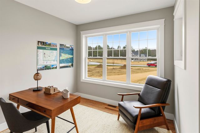 8 Stone Creek Drive, Brentwood, NH 03833
