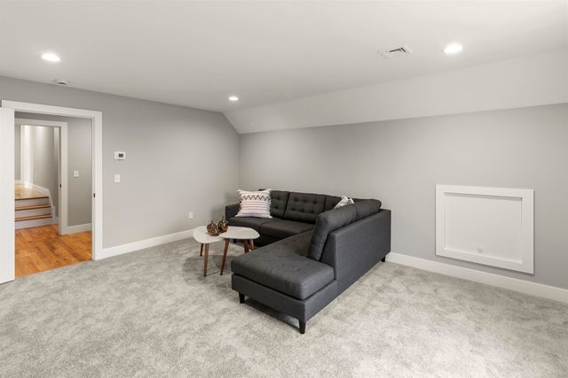 8 Stone Creek Drive, Brentwood, NH 03833