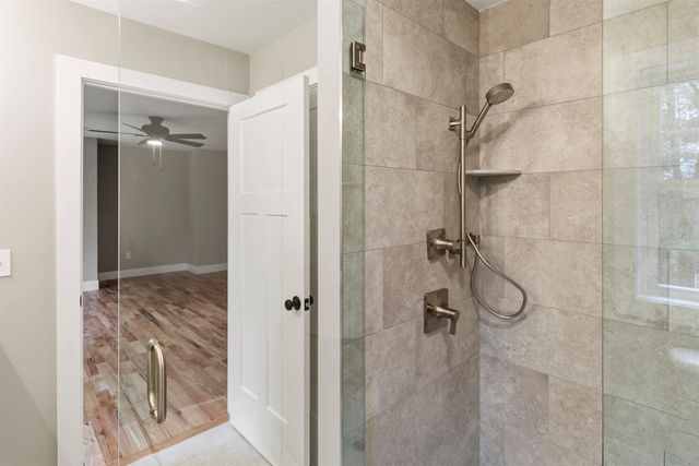8 Stone Creek Drive, Brentwood, NH 03833
