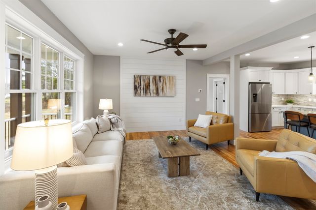 8 Stone Creek Drive, Brentwood, NH 03833