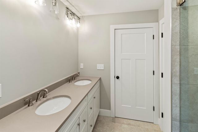 8 Stone Creek Drive, Brentwood, NH 03833