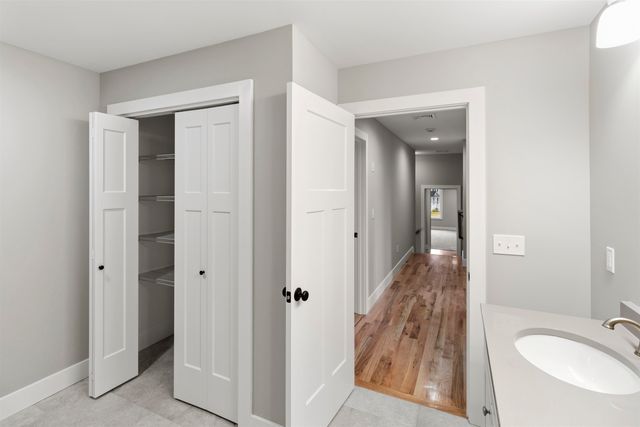 8 Stone Creek Drive, Brentwood, NH 03833