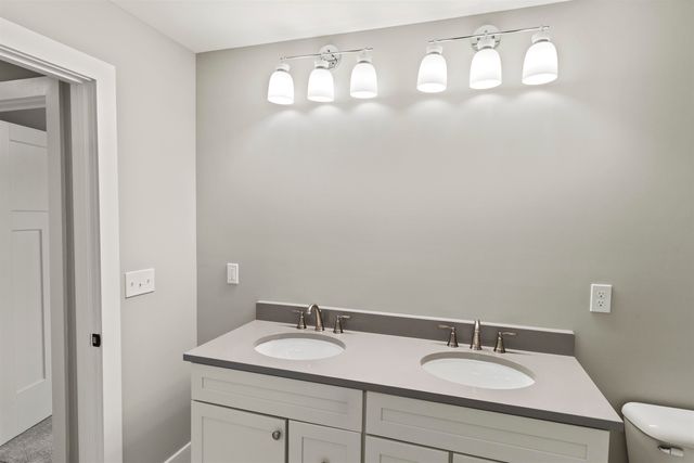 8 Stone Creek Drive, Brentwood, NH 03833