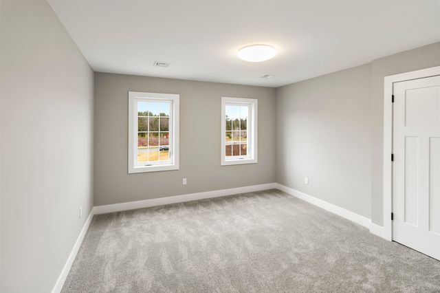 8 Stone Creek Drive, Brentwood, NH 03833