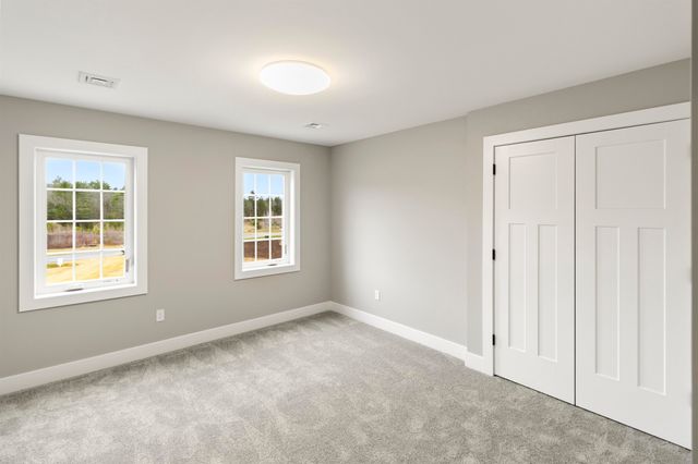 8 Stone Creek Drive, Brentwood, NH 03833