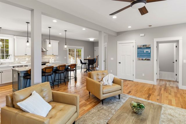8 Stone Creek Drive, Brentwood, NH 03833