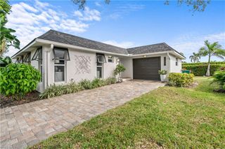 260 Lanchester CT 36, Naples, FL 34112