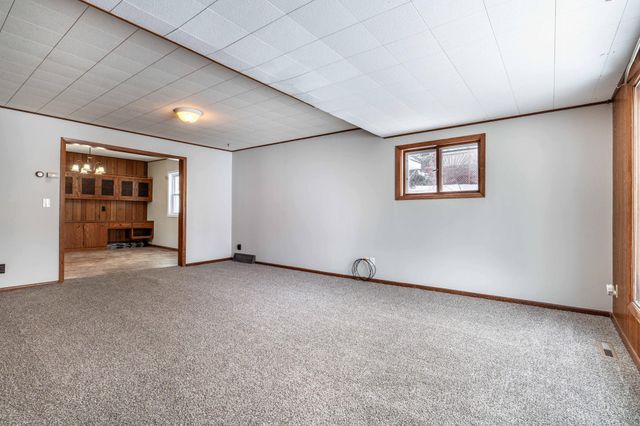 313 3rd Street SE, Pelican Rapids, MN 56572