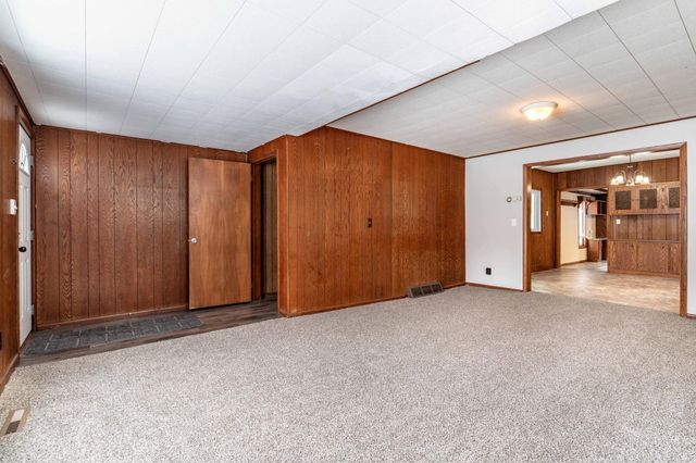 313 3rd Street SE, Pelican Rapids, MN 56572