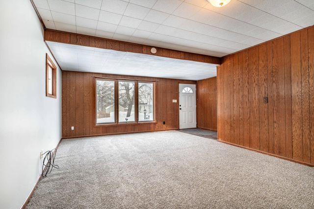 313 3rd Street SE, Pelican Rapids, MN 56572