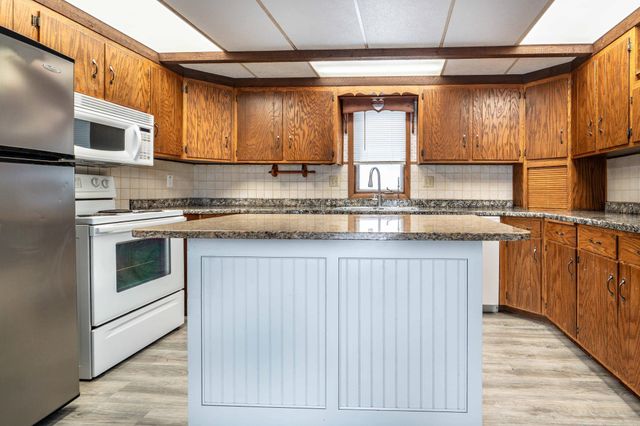 313 3rd Street SE, Pelican Rapids, MN 56572