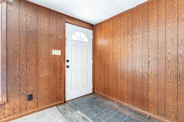 313 3rd Street SE, Pelican Rapids, MN 56572