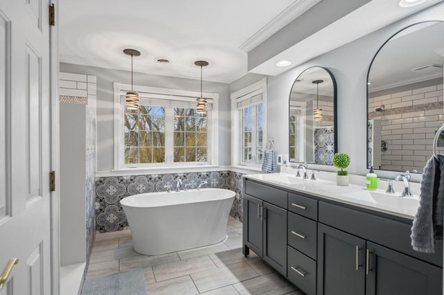 29 Whiteface Street, South Burlington, VT 05403