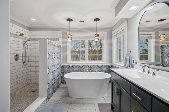 29 Whiteface Street, South Burlington, VT 05403