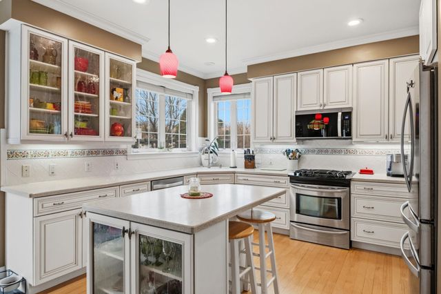 29 Whiteface Street, South Burlington, VT 05403